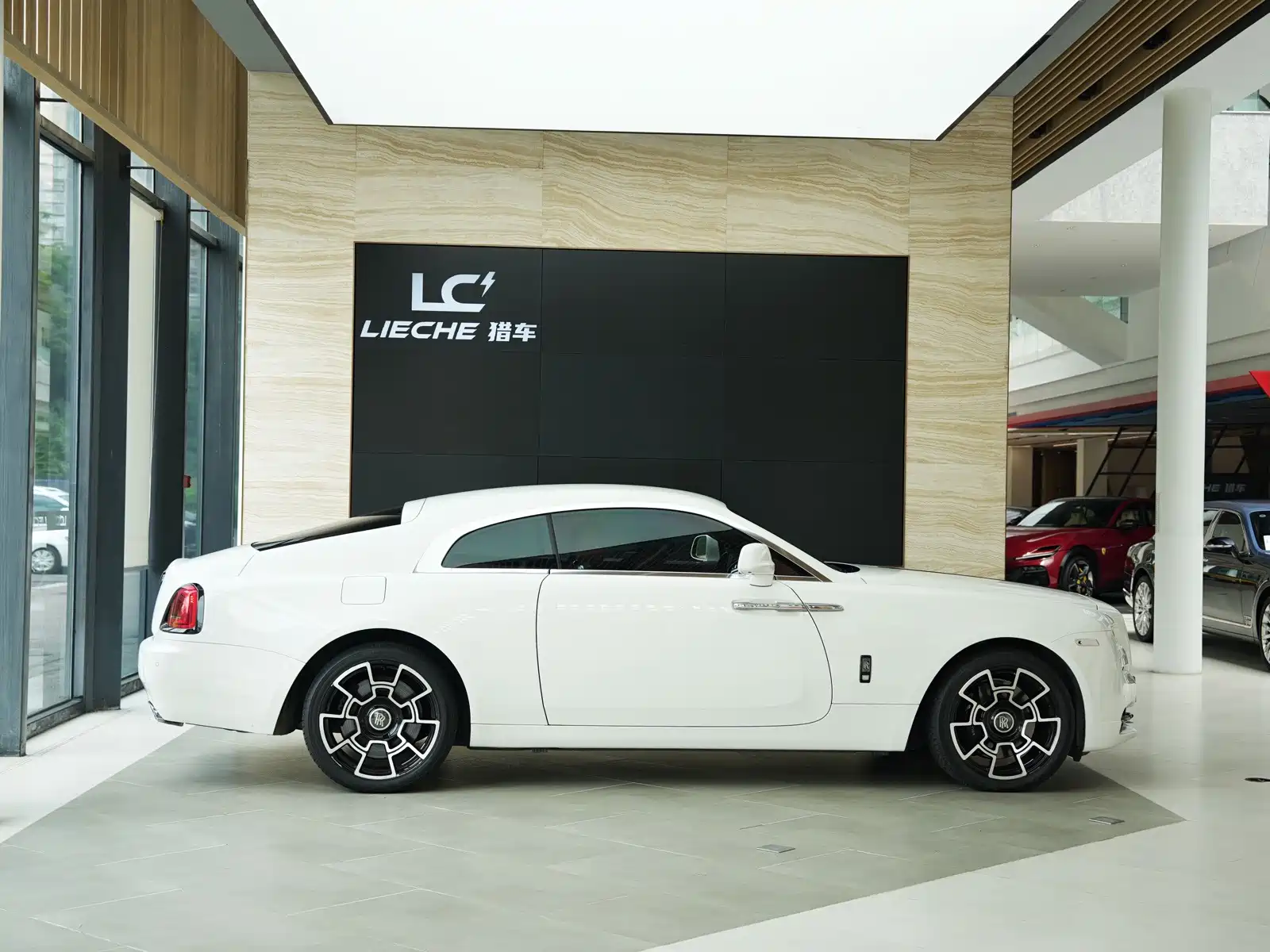 Фото 5 - Rolls-Royce Wraith