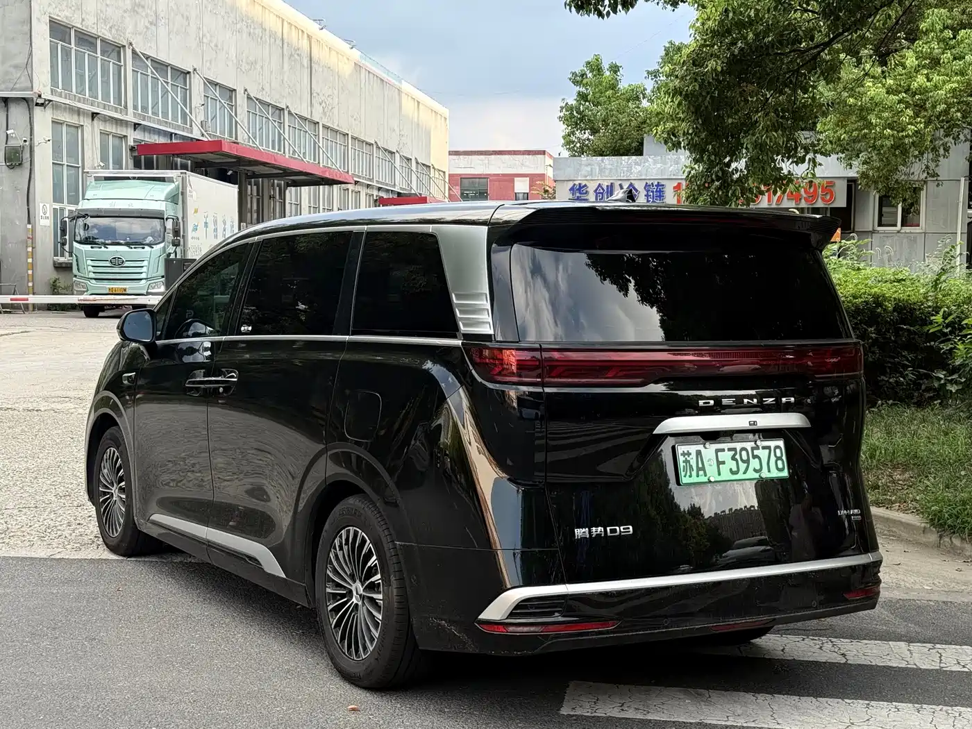 Denza D9 2025 2025 DM-i Smart Driving Edition 1020 AWD Flagship