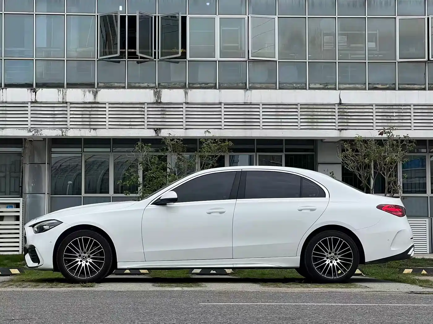 Mercedes-Benz C-Class 2025 Facelift C 260 L Sport Edition фото 7