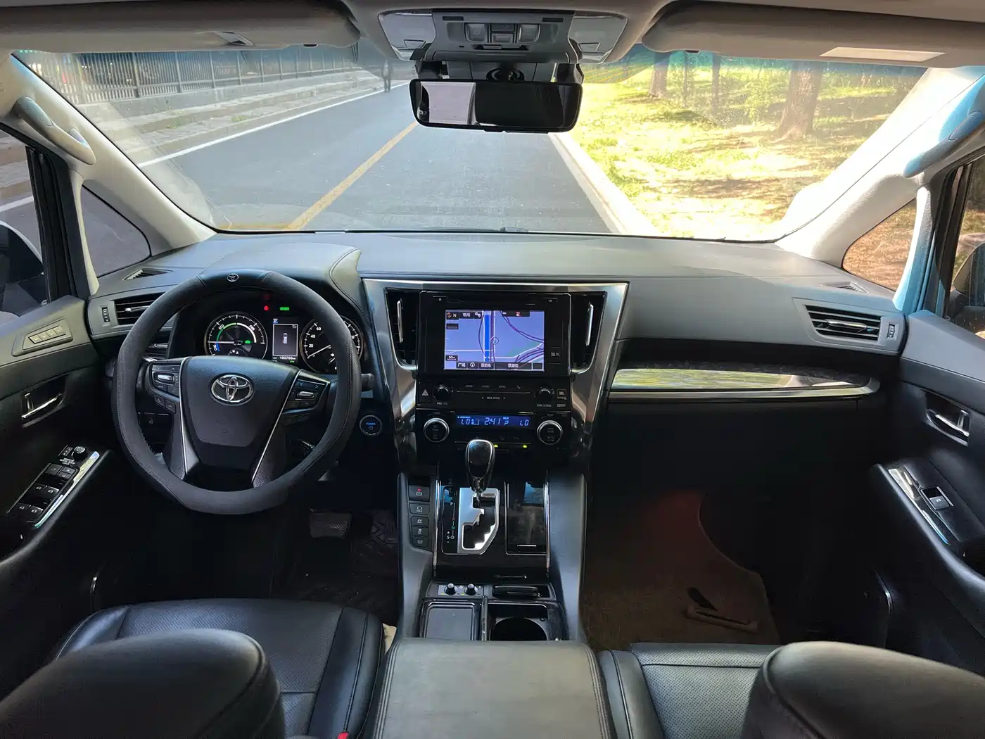 Toyota Vellfire 2019 Hybrid 2.5L HV Luxury Edition фото 7