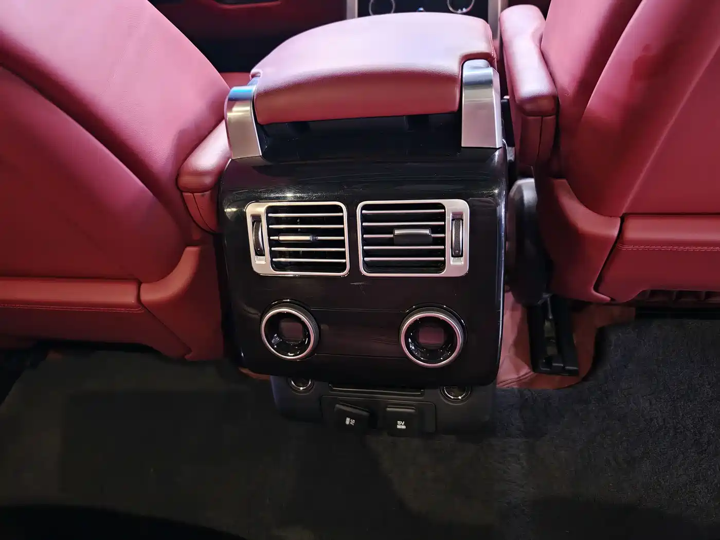 Land Rover Range Rover 2019 3.0 SC V6 Golden Age Edition фото 8