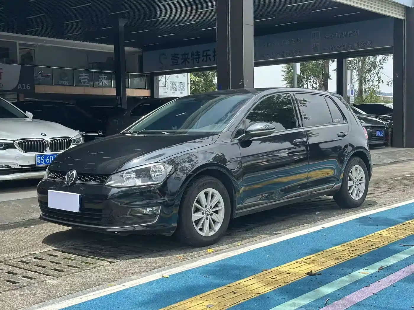 Photo 1 - Volkswagen Golf