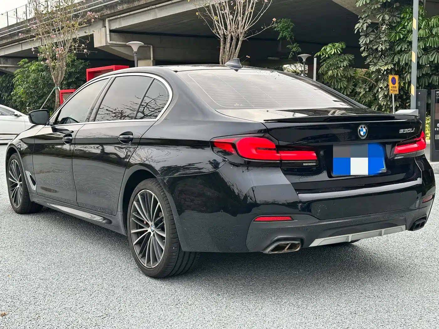BMW 5 SERIES