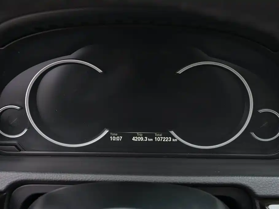 BMW 5 Series GT 2017 528i Leading Model фото 10
