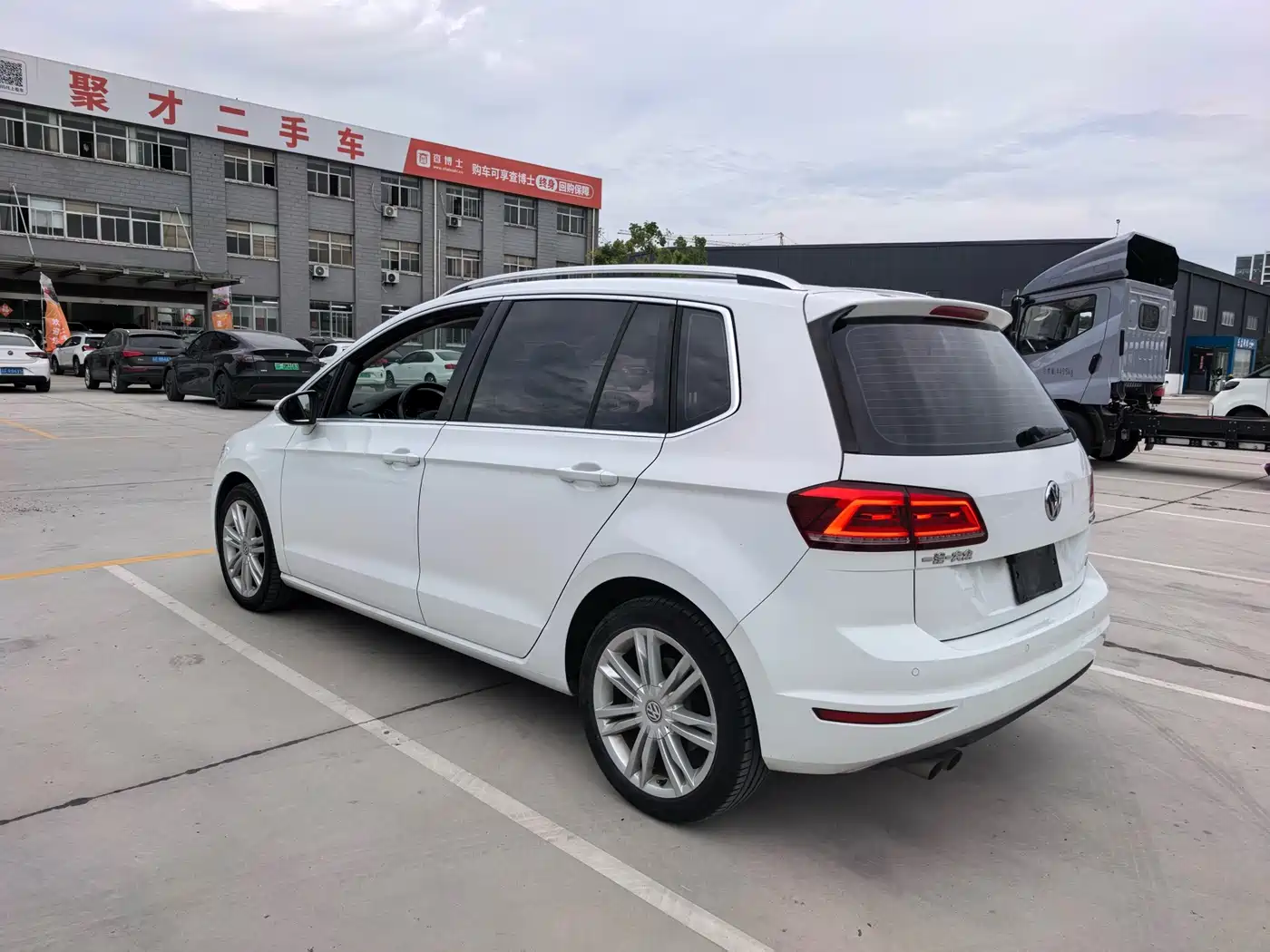 Volkswagen Golf Sportsvan 2016 230TSI Automatic Luxury фото 6
