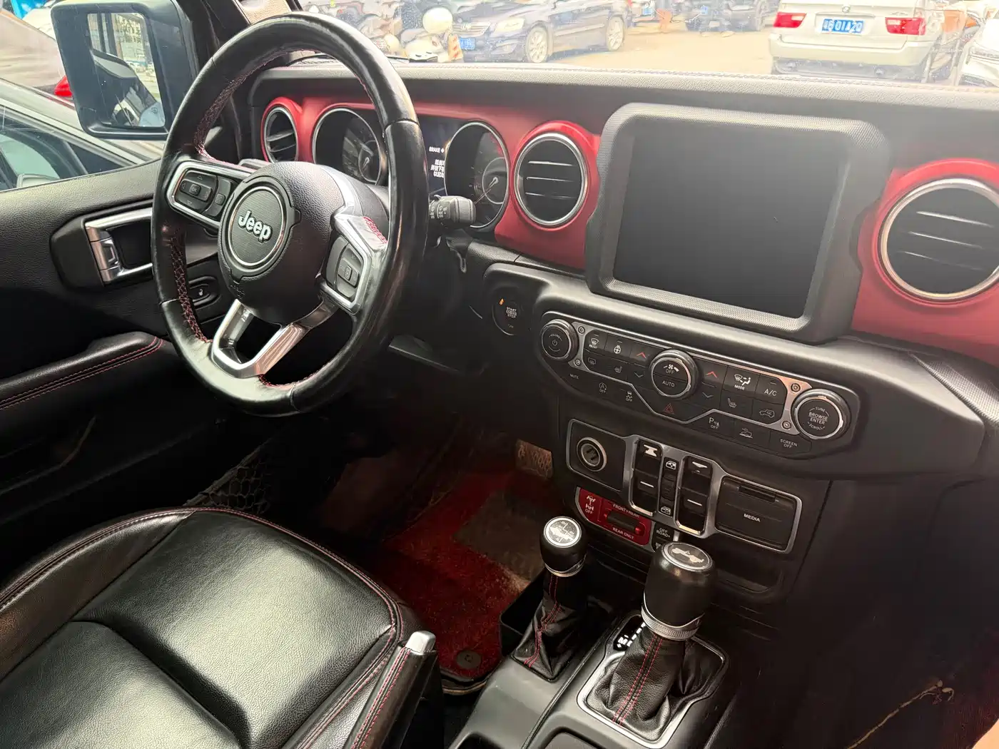 Photo 7 - Jeep Wrangler
