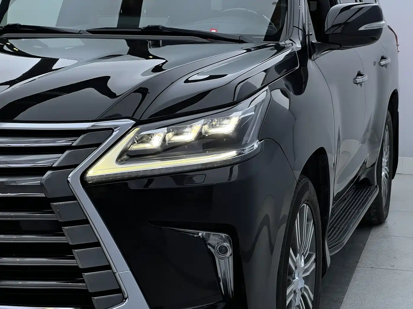 Lexus LX 2016 570 Luxury Premium Edition фото 6