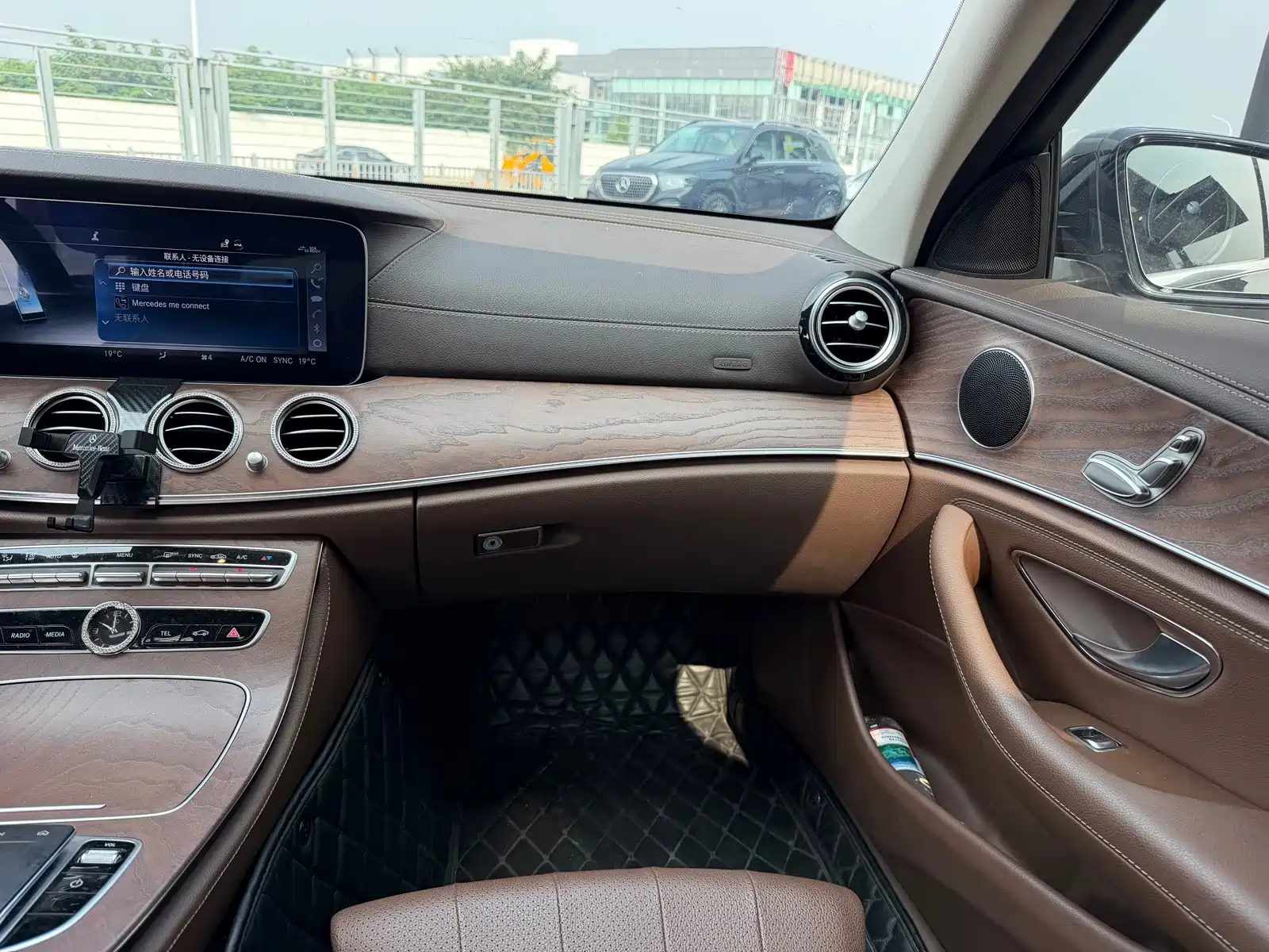 Фото 15 - Mercedes-Benz E-Class