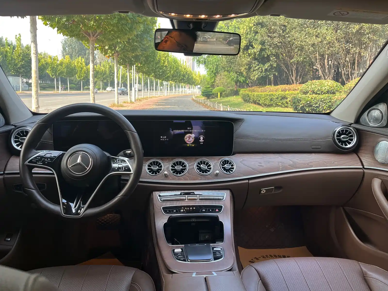 Фото 9 - Mercedes-Benz E-Class