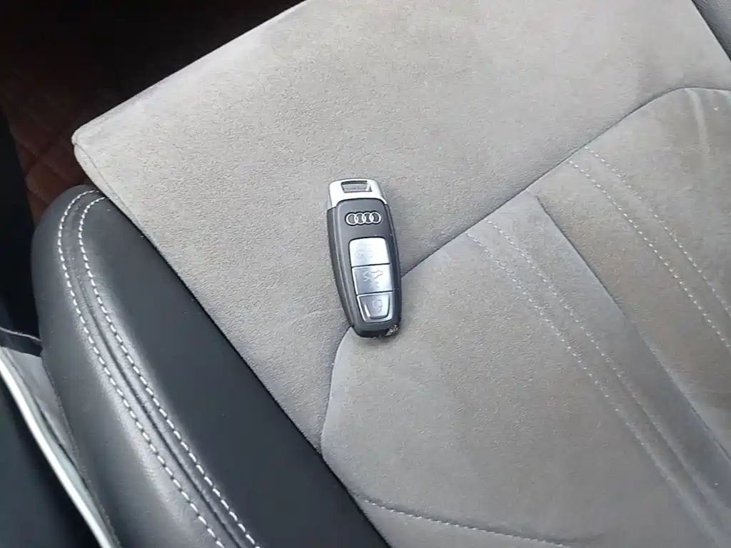 Фото 12 - Audi A6L