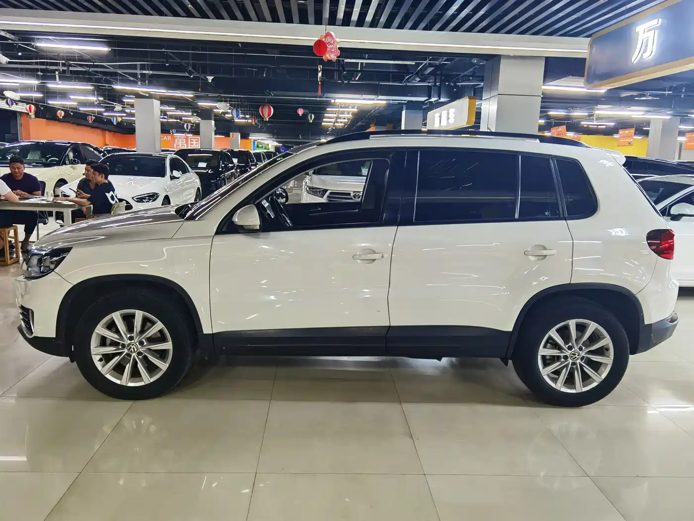 VOLKSWAGEN TIGUAN