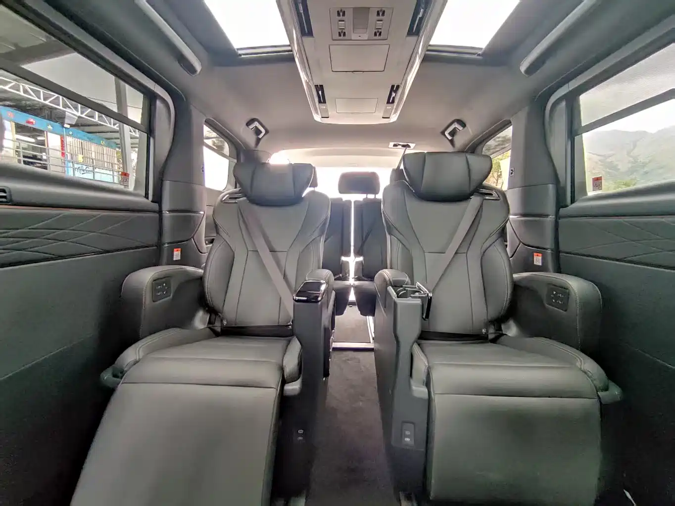 Toyota Alphard 2024 Hybrid 2.5L Ultimate Enjoyment Edition фото 8