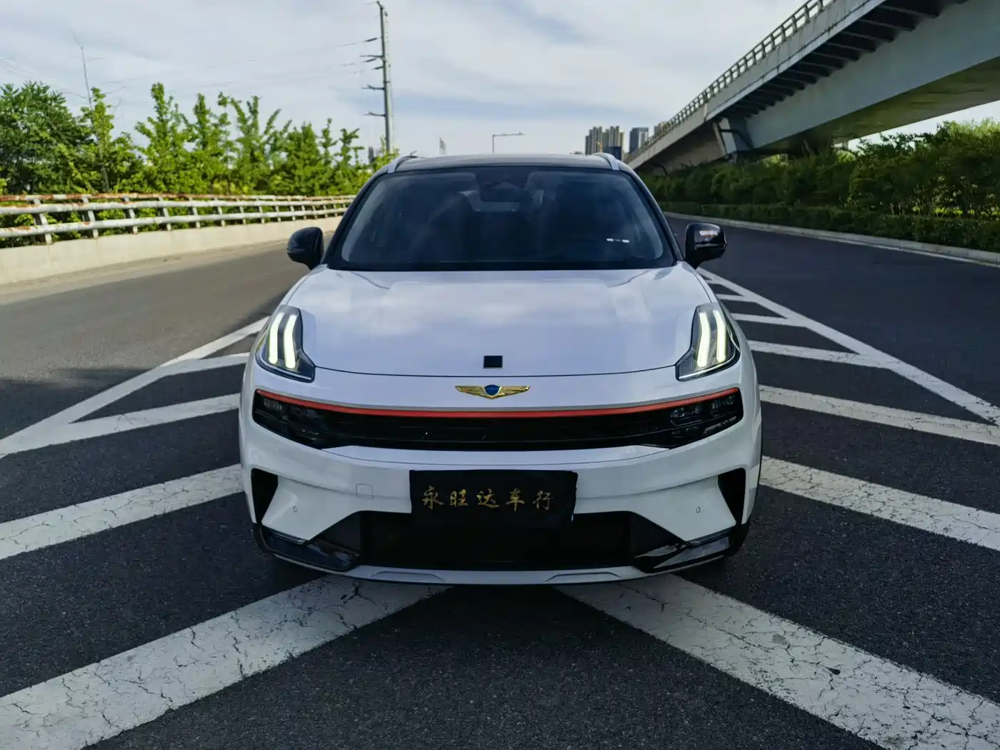 Lynk & Co 06 2020 1.5T Halo фото 2