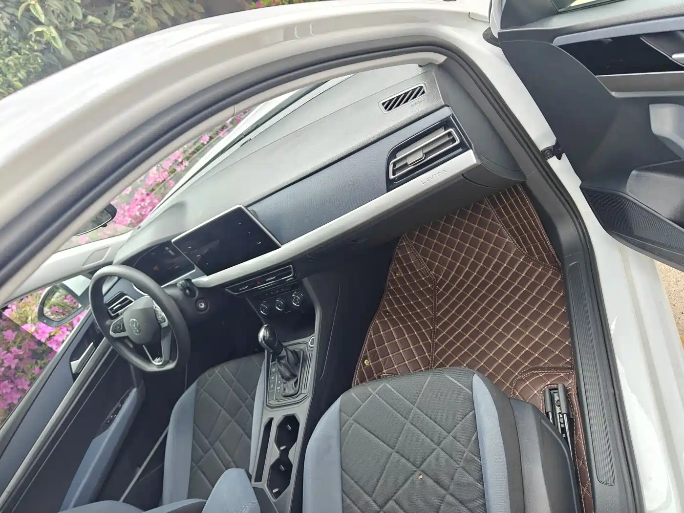 Volkswagen Lavida 2023 1.5L Auto Delight Edition фото 6