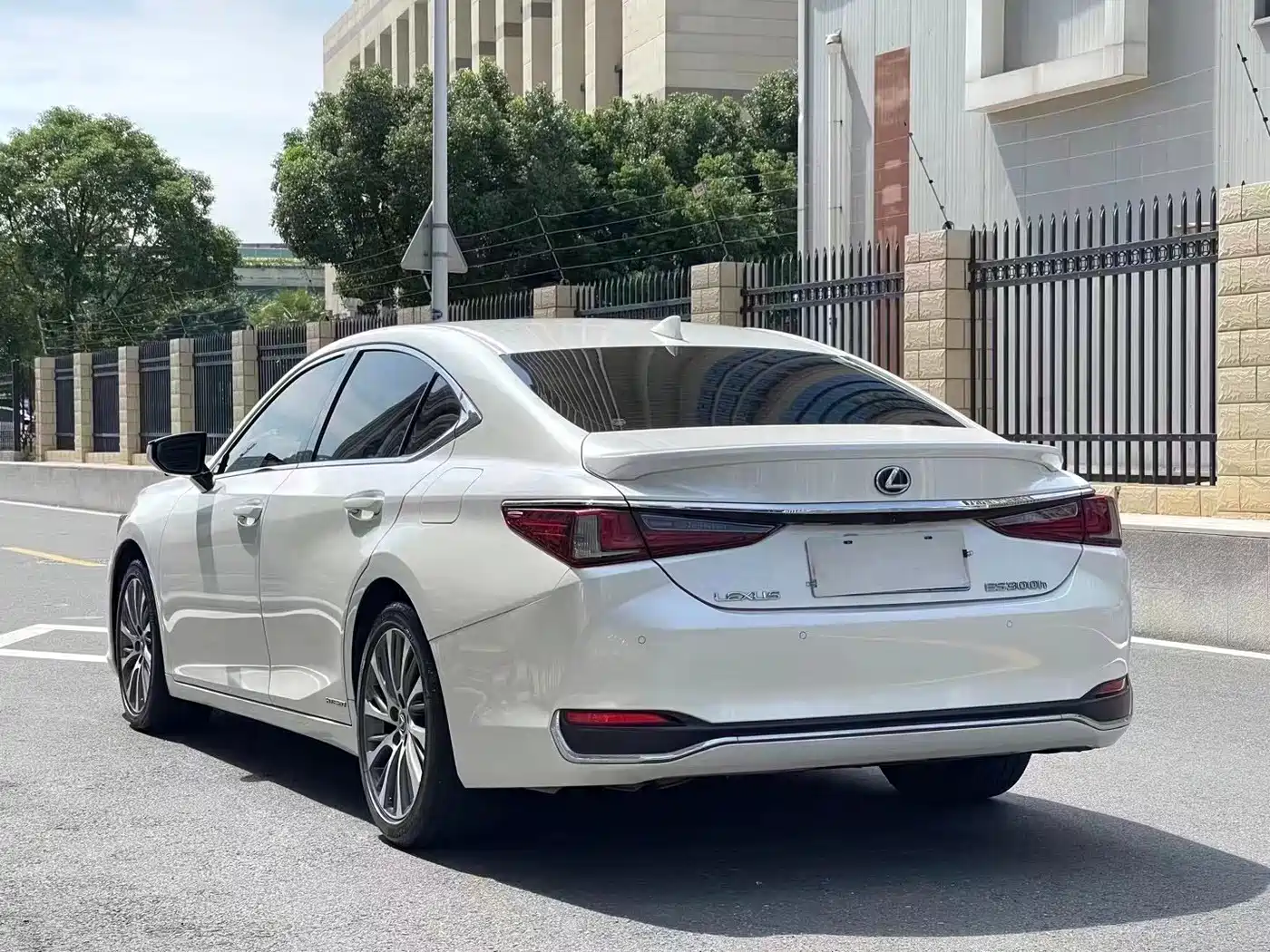 Фото 7 - Lexus ES