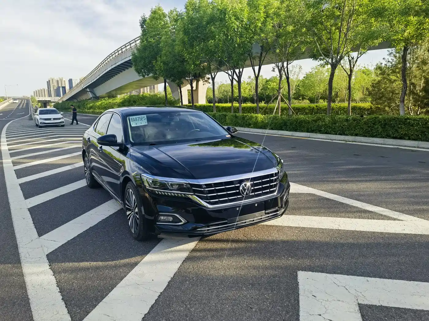 Volkswagen Passat 2020 Facelift 330TSI Luxury China VI фото 3