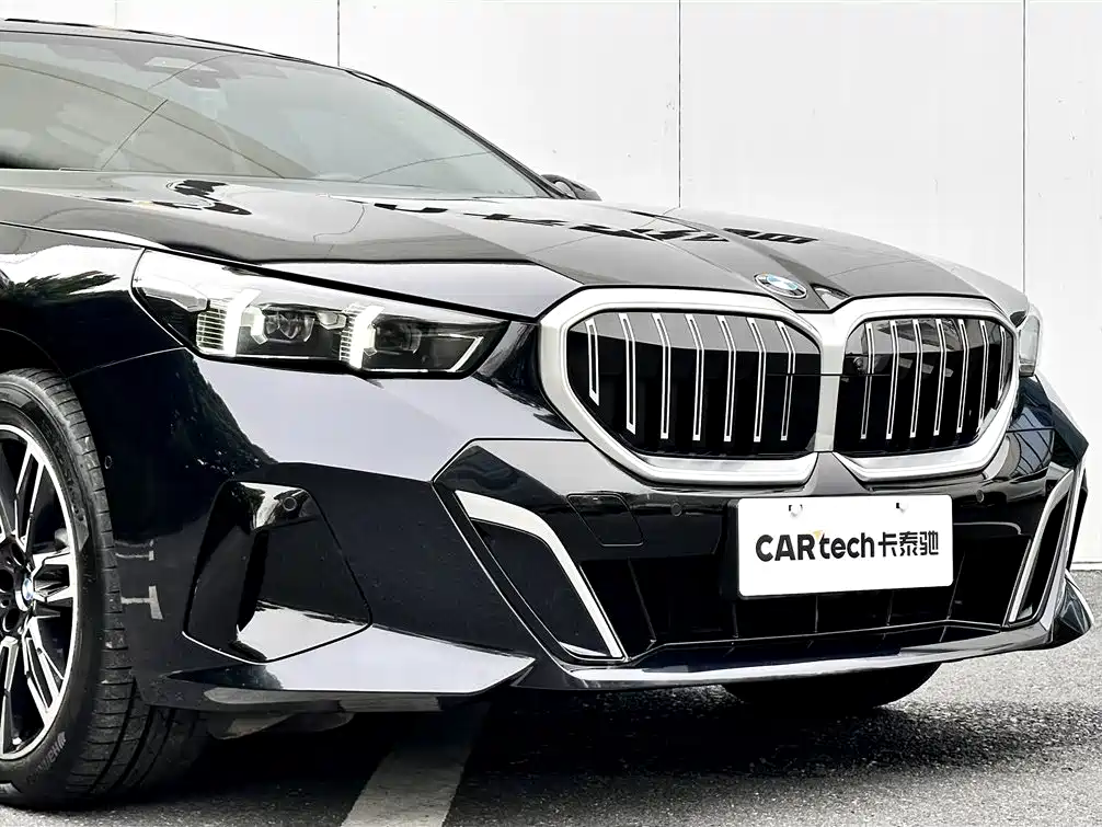 BMW 5 Series 2024 530Li Leading M Sport Package фото 11
