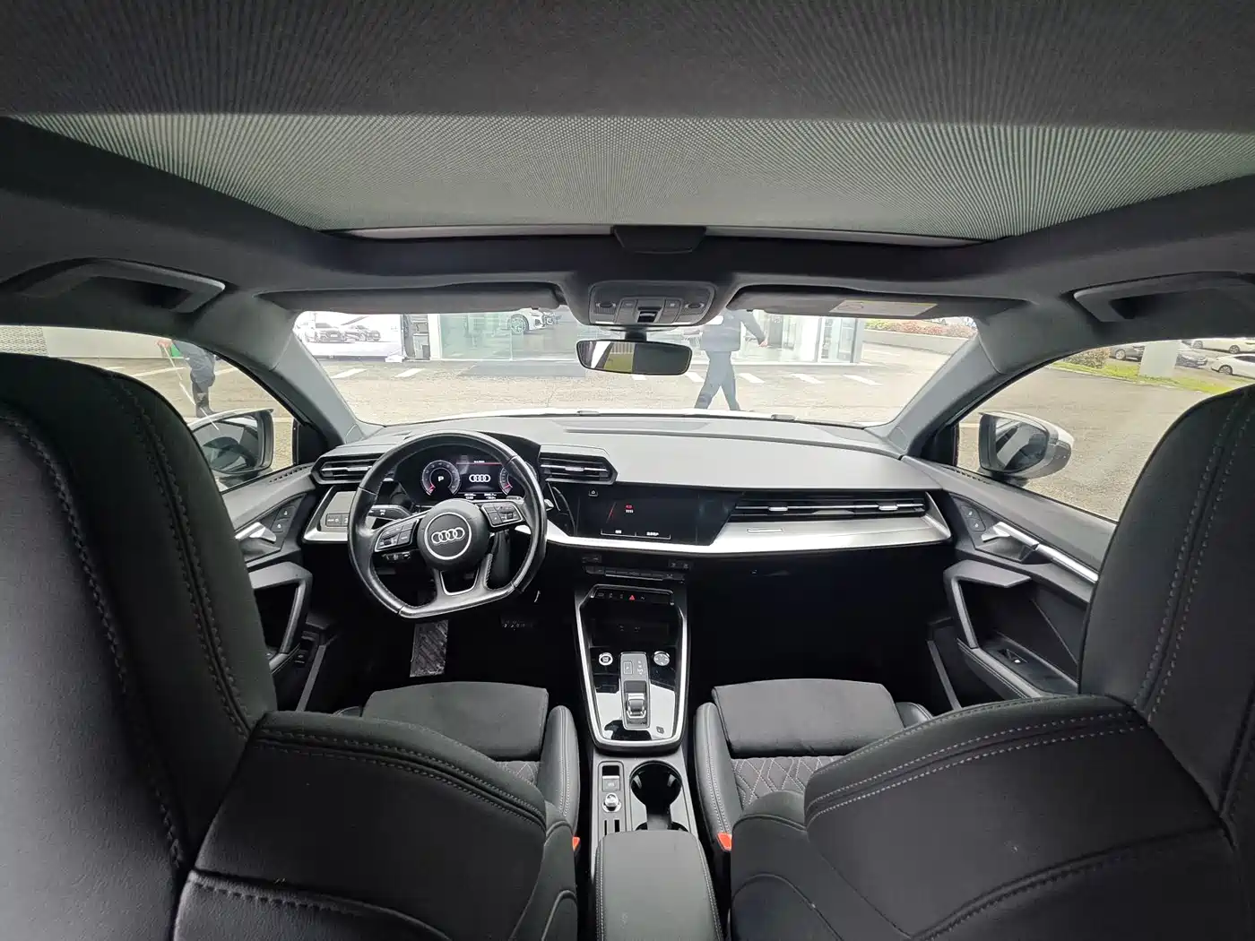 Audi A3 2024 Model Sportback 35 TFSI Luxury Sport фото 4