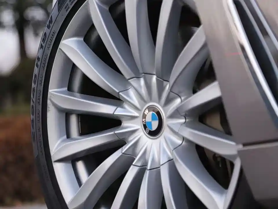 BMW 7 Series 2016 740Li Leading Edition фото 8