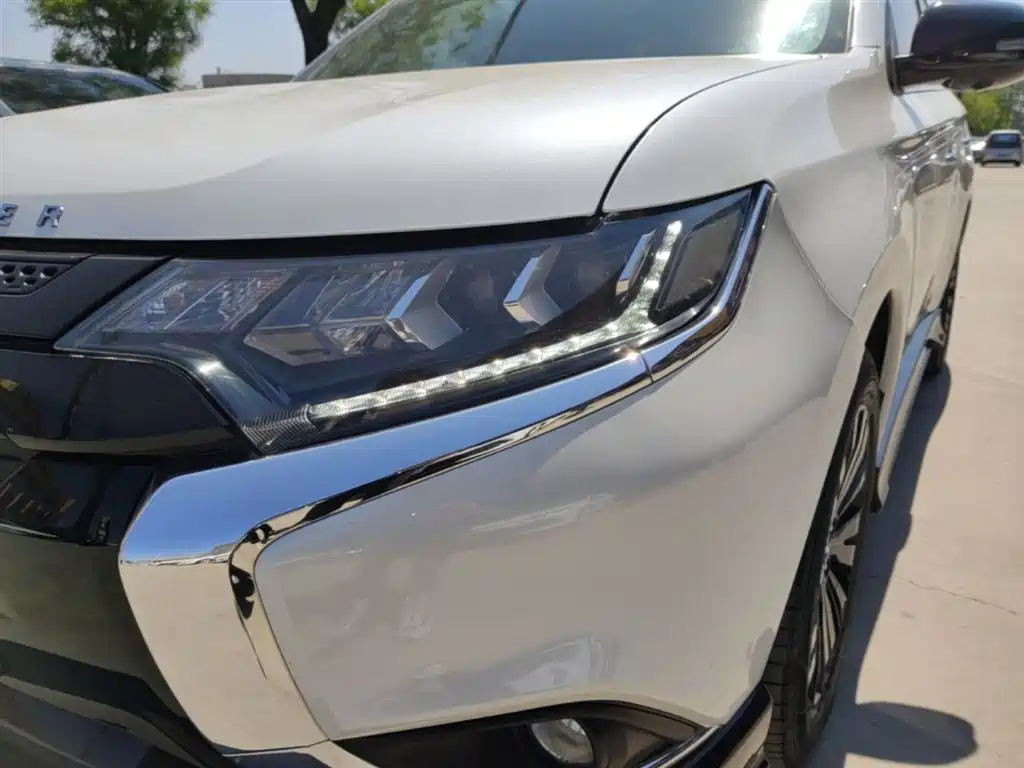 Mitsubishi Outlander 2021 2.4L 4WD Yaodong Edition 5-seater фото 24