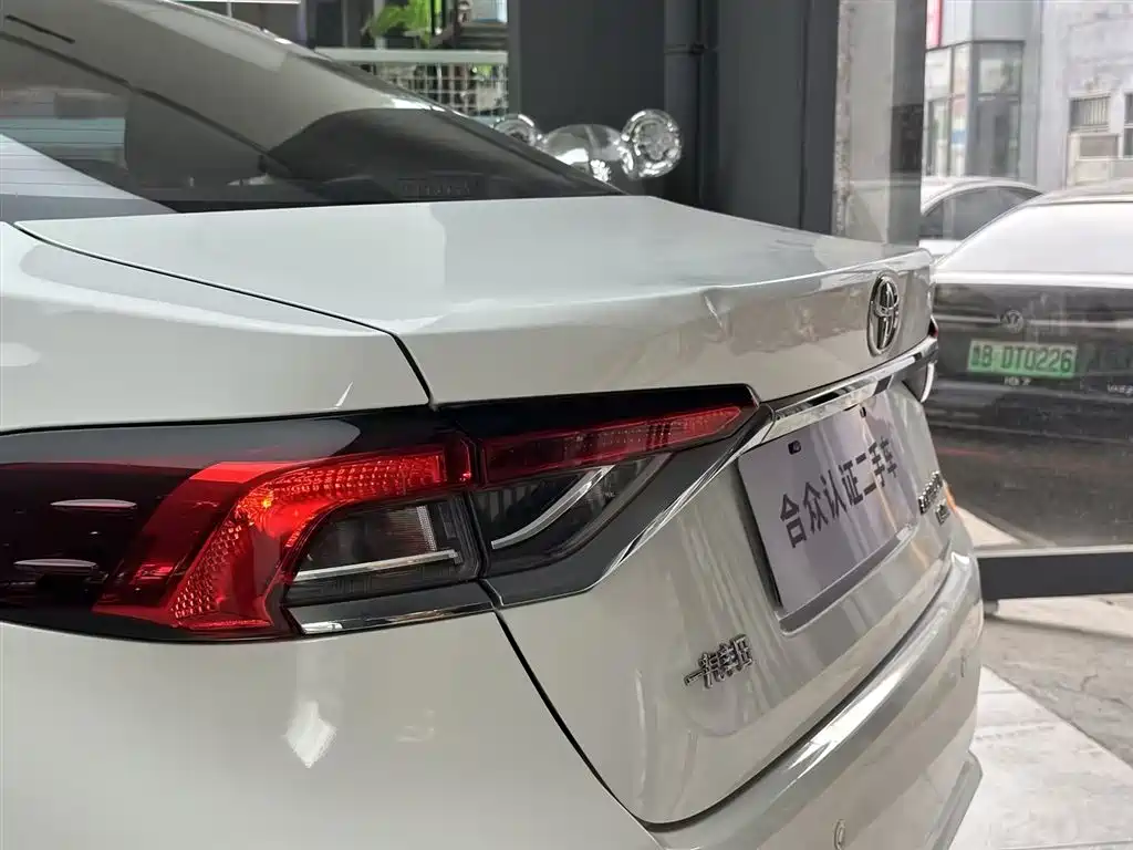 Фото 7 - Toyota Corolla
