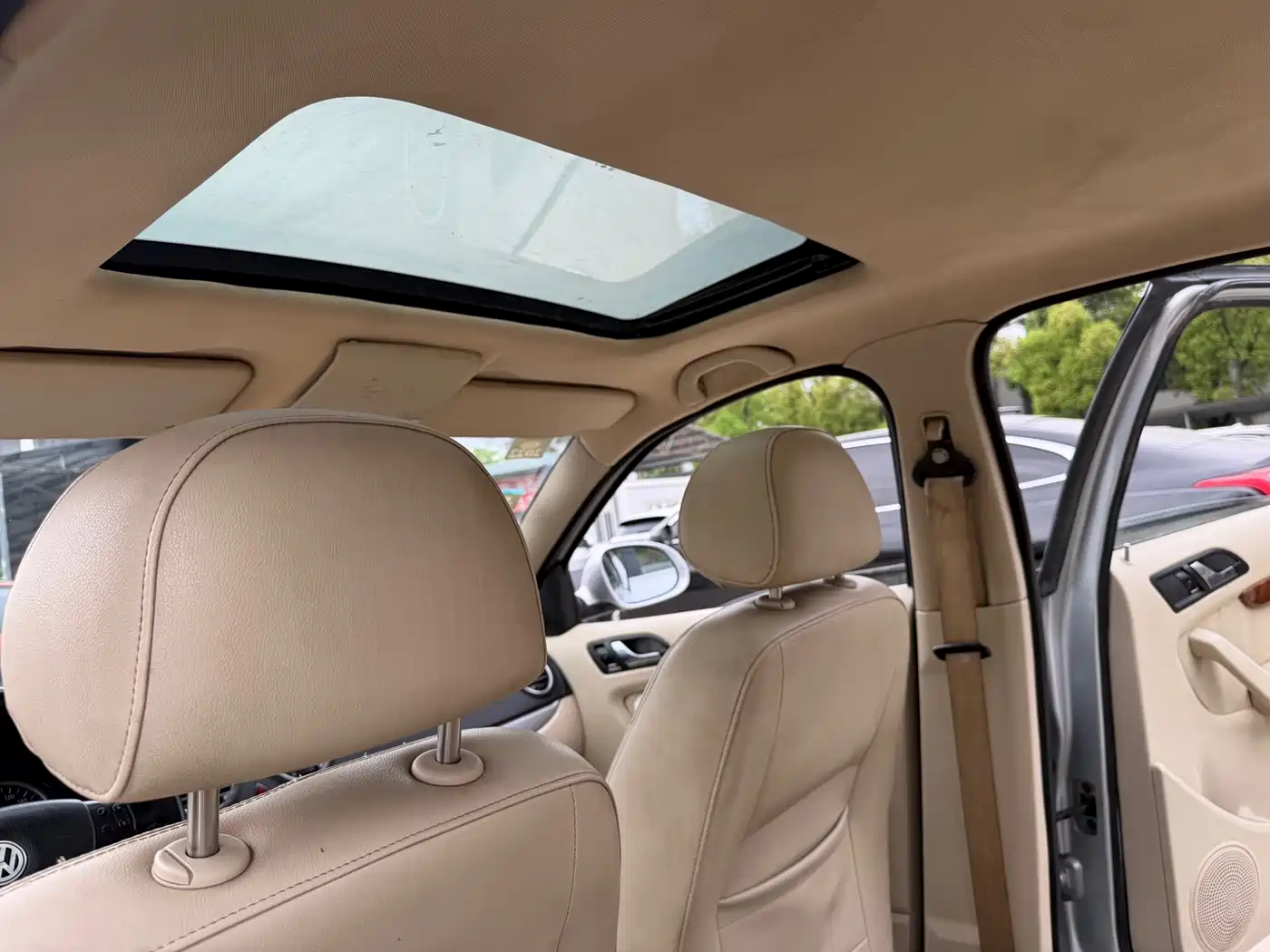 Volkswagen Lavida 2009 Model 2.0L Automatic PinYou Edition фото 12