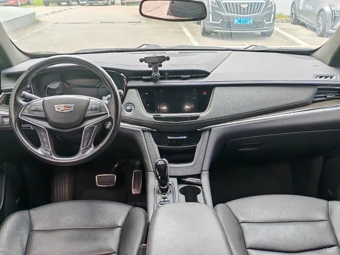 Фото 7 - Cadillac XT5
