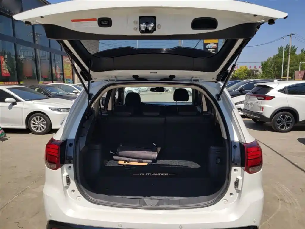 Mitsubishi Outlander 2021 2.4L 4WD Yaodong Edition 5-seater фото 19