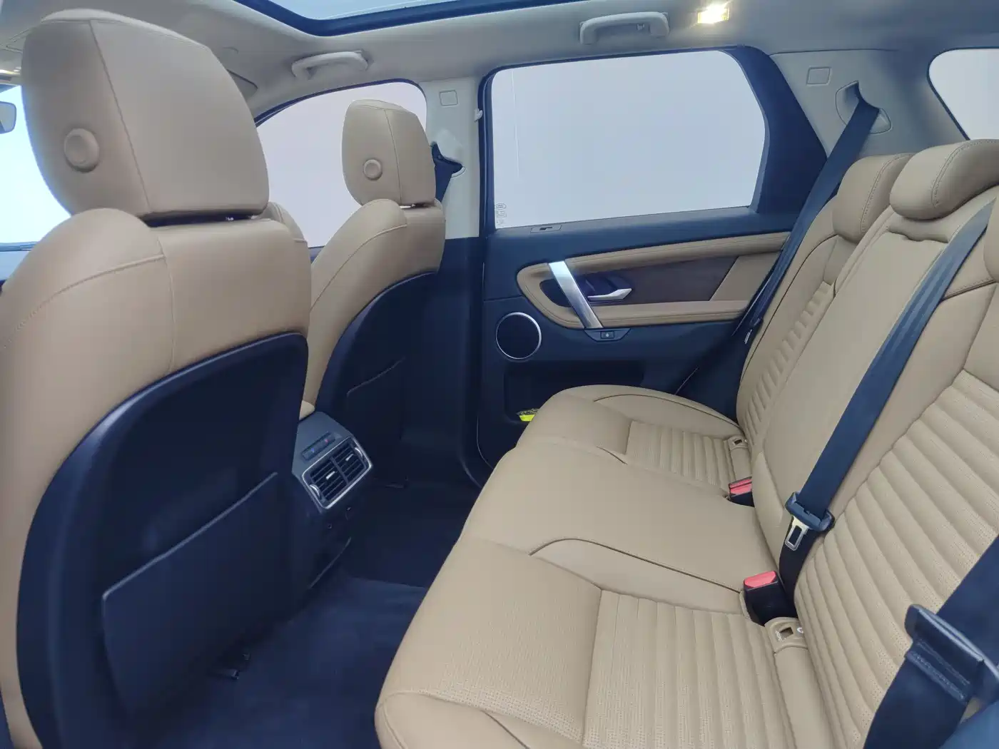 Land Rover Discovery Sport 2024 Performance Technology Edition фото 9