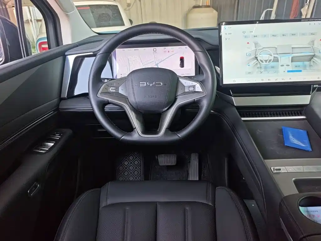 BYD M9 2025 2025 Model 1060 Pilot Edition