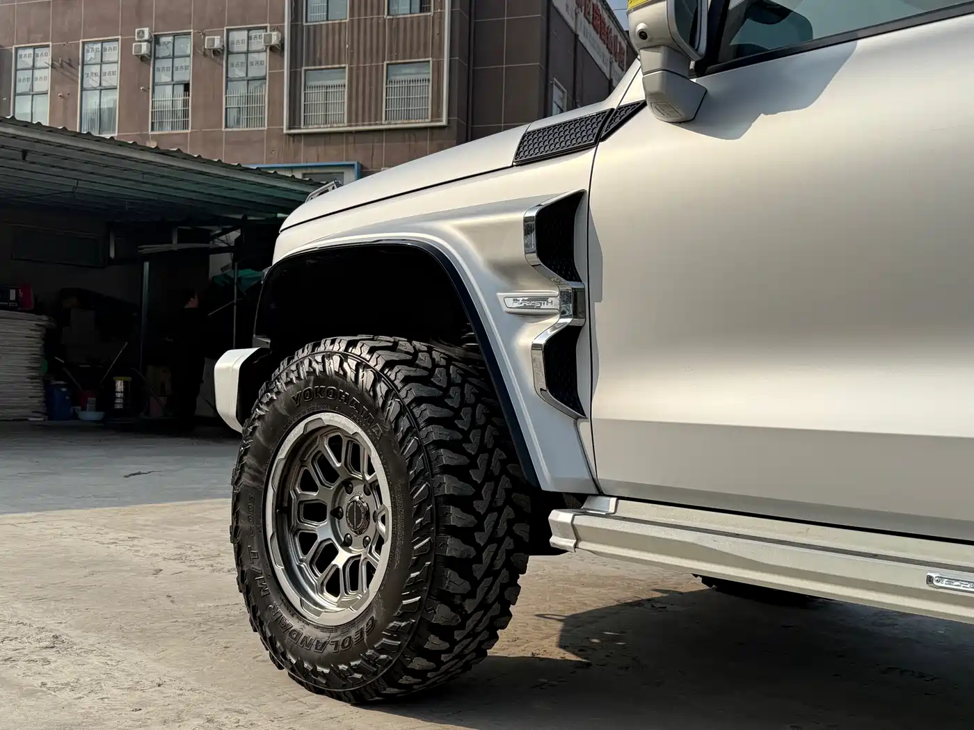 TANK CO CREATION TANK 300