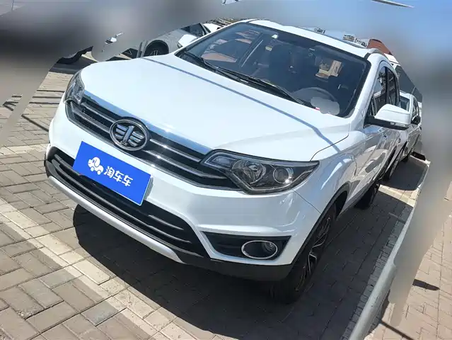 FAW XENIA R7