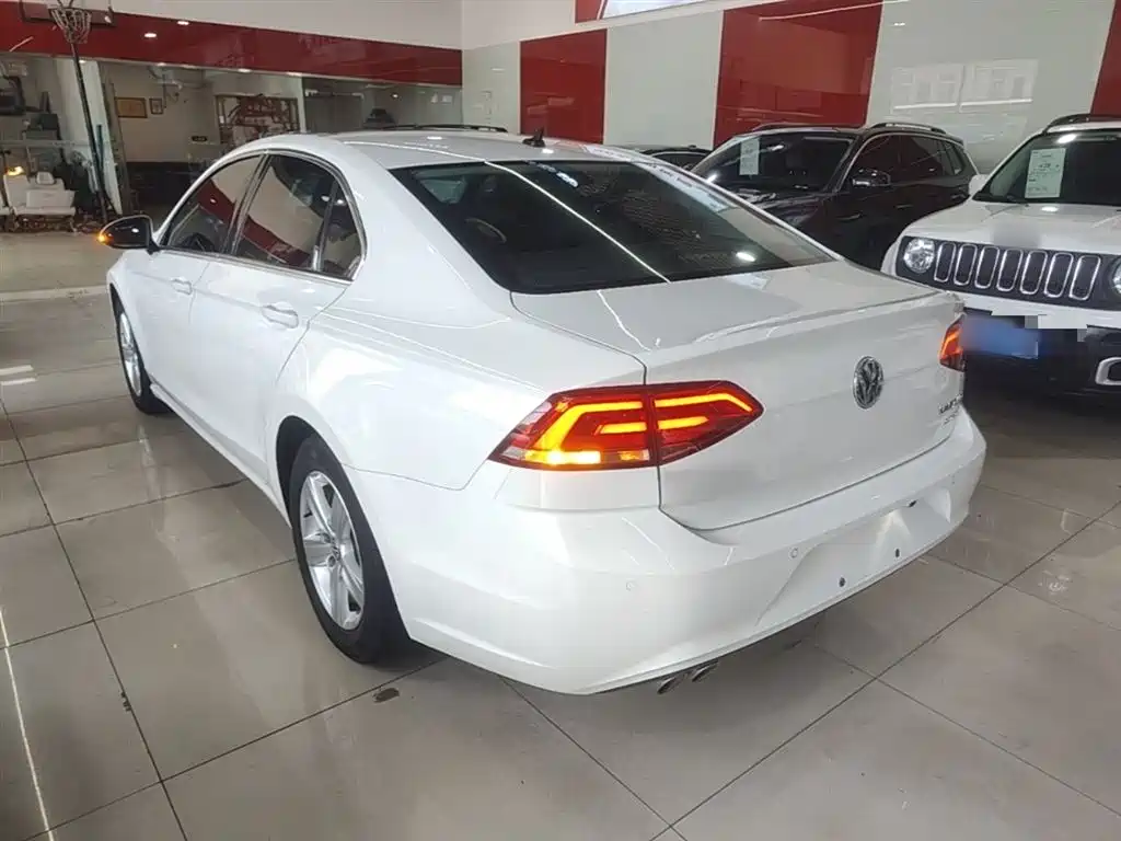 Volkswagen Lamando 2017 230TSI DSG Trend Edition фото 5