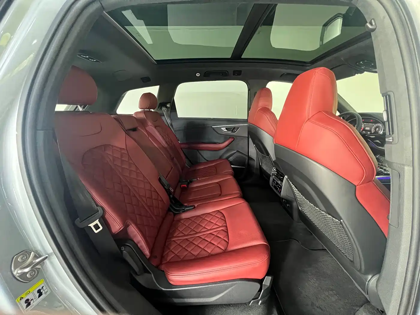 Audi SQ7 2024 4.0 TFSI фото 16