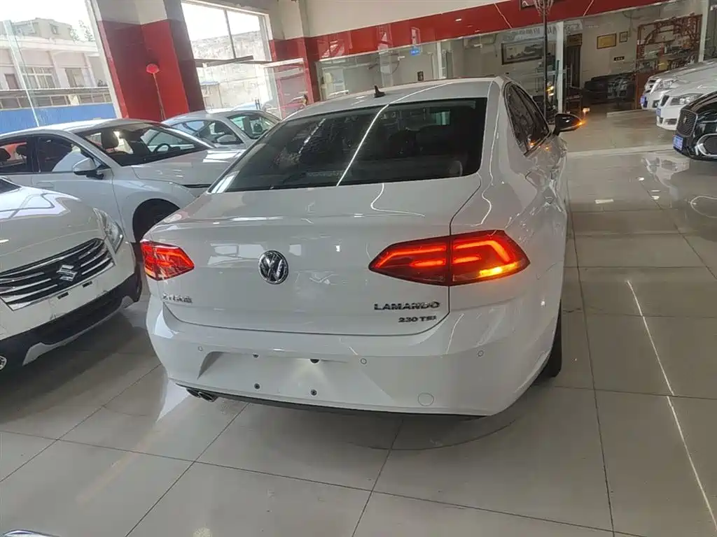 Volkswagen Lamando 2017 230TSI DSG Trend Edition фото 6