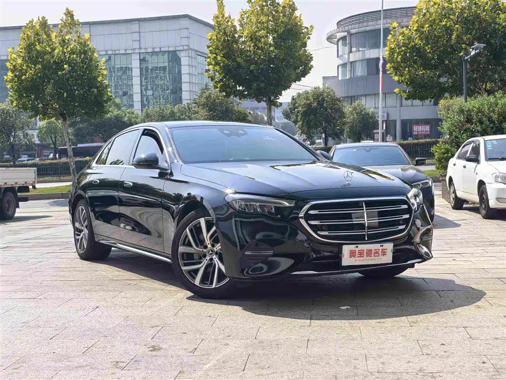 Фото 3 - Mercedes-Benz E-Class