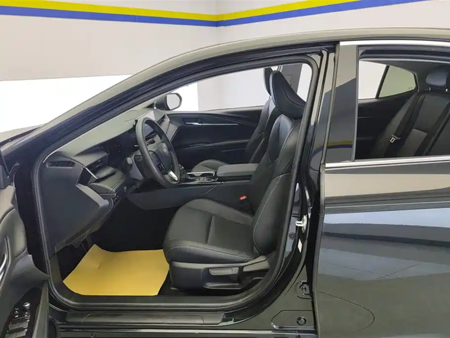 Toyota Camry 2024 Hybrid 2.0HE Elite Edition фото 9