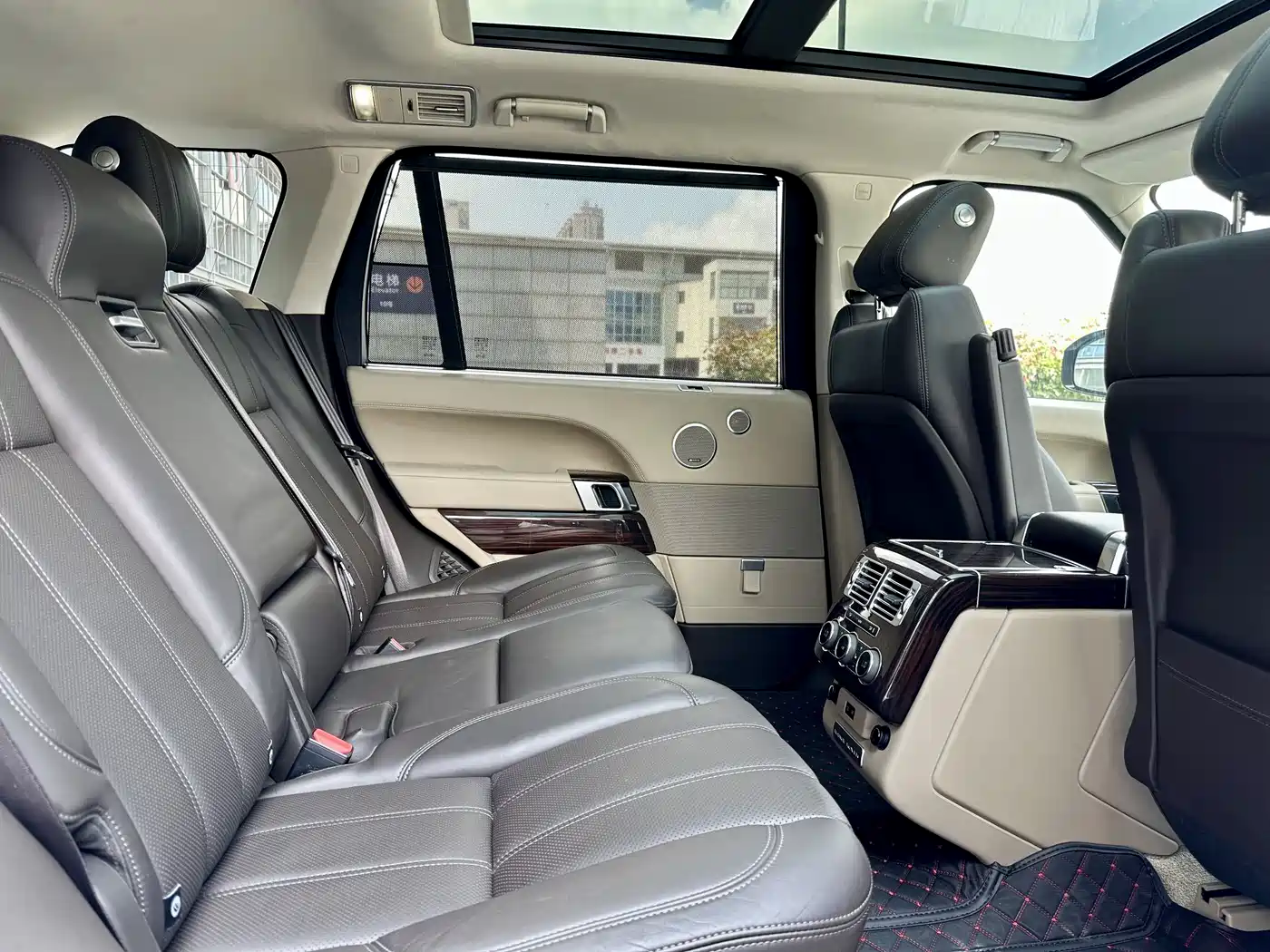 Land Rover Range Rover 2015 3.0 SC V6 Vogue SE Genesis Extended Edition фото 9