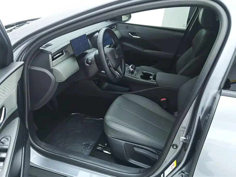 BYD Qin PLUS 2025 DM-i Smart Drive 55KM Leader фото 9