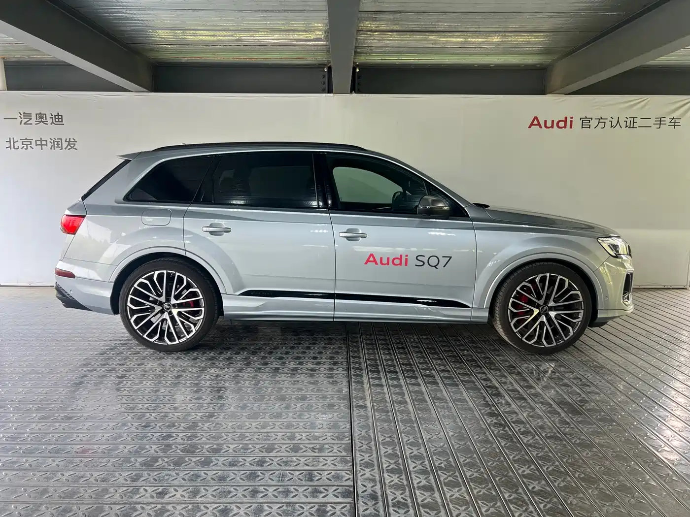 Audi SQ7 2024 4.0 TFSI фото 3