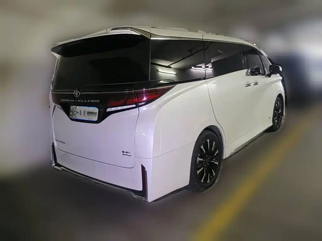 Фото 2 - Toyota Vellfire