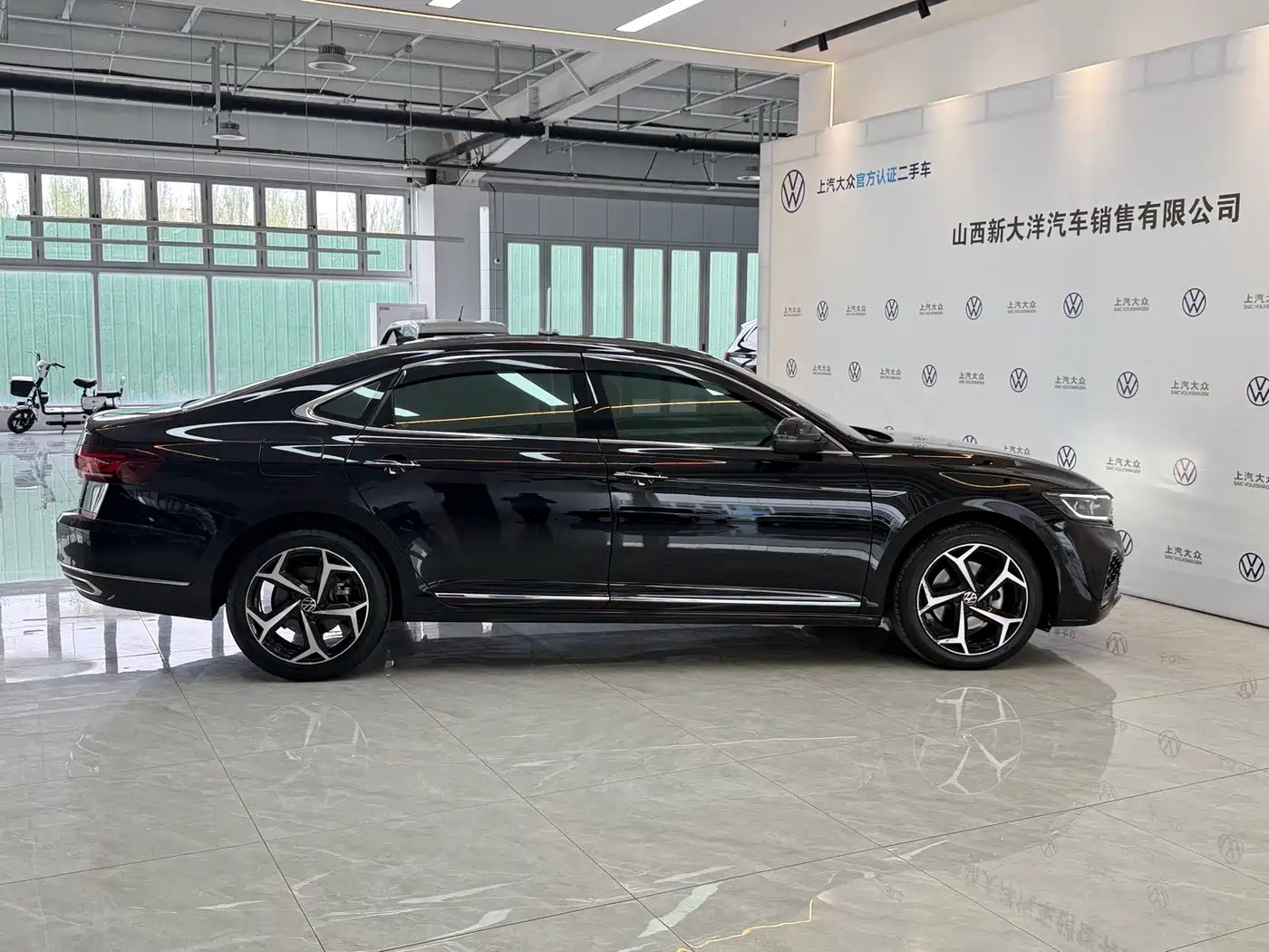 Volkswagen Passat 2023 330TSI Starlight Premium Edition фото 3