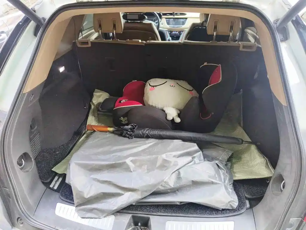 Photo 5 - Cadillac XT5