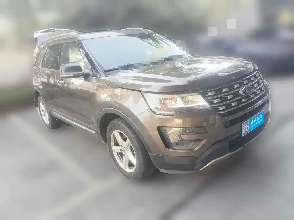Photo 3 - Ford Explorer (Import)