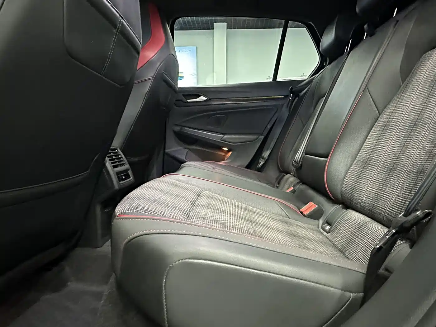 Volkswagen Golf GTI 2021 380TSI DSG GTI фото 9