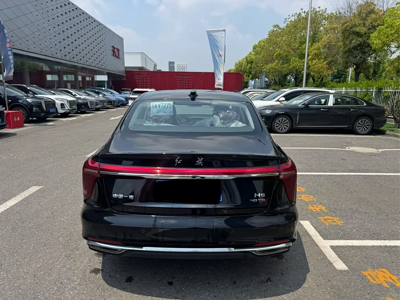 Hongqi H5 2025 2.0T Automatic Flag Celebration 500,000 Units Anniversary Edition фото 5