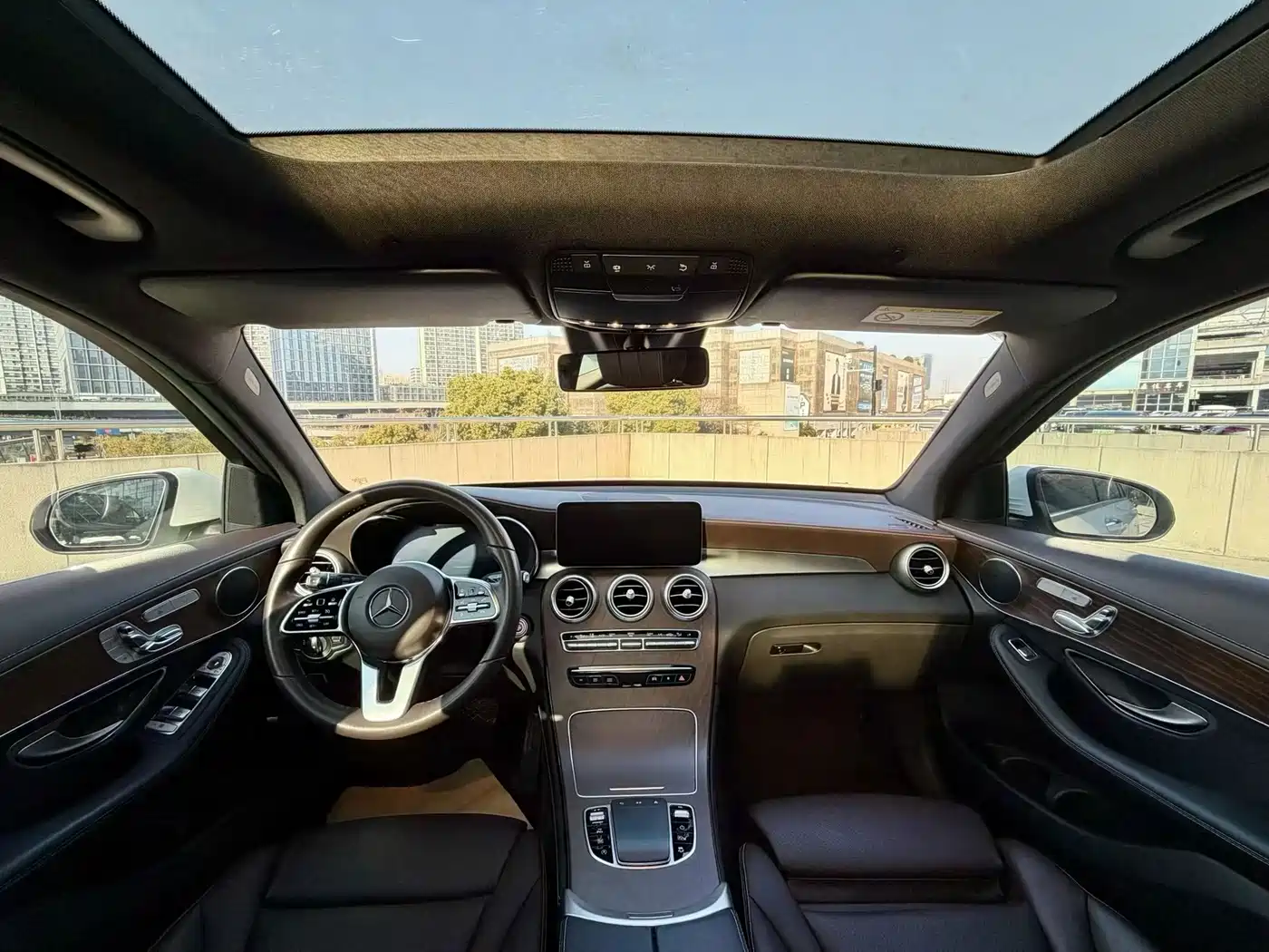 Mercedes-Benz GLC 2022 Model GLC 300 L 4MATIC Luxury Edition фото 4