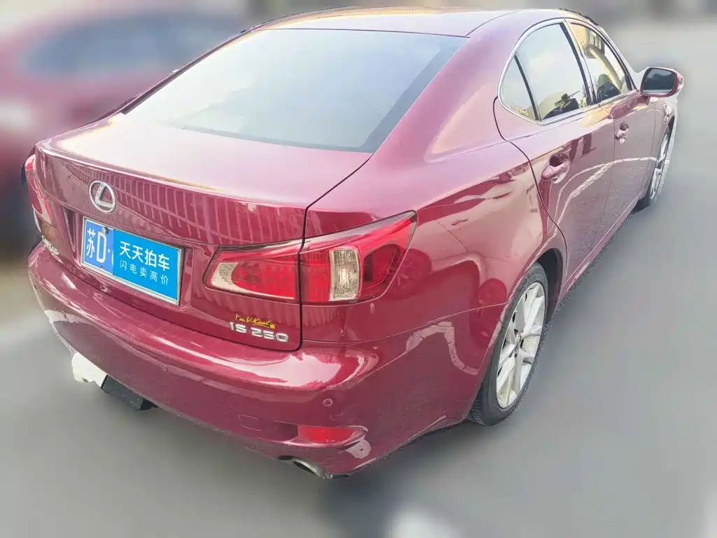 Photo 5 - Lexus IS