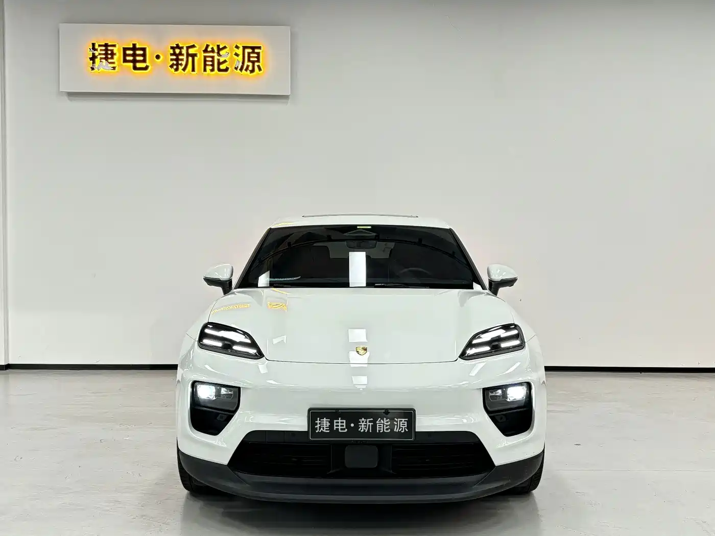 2025 Porsche Macan EV