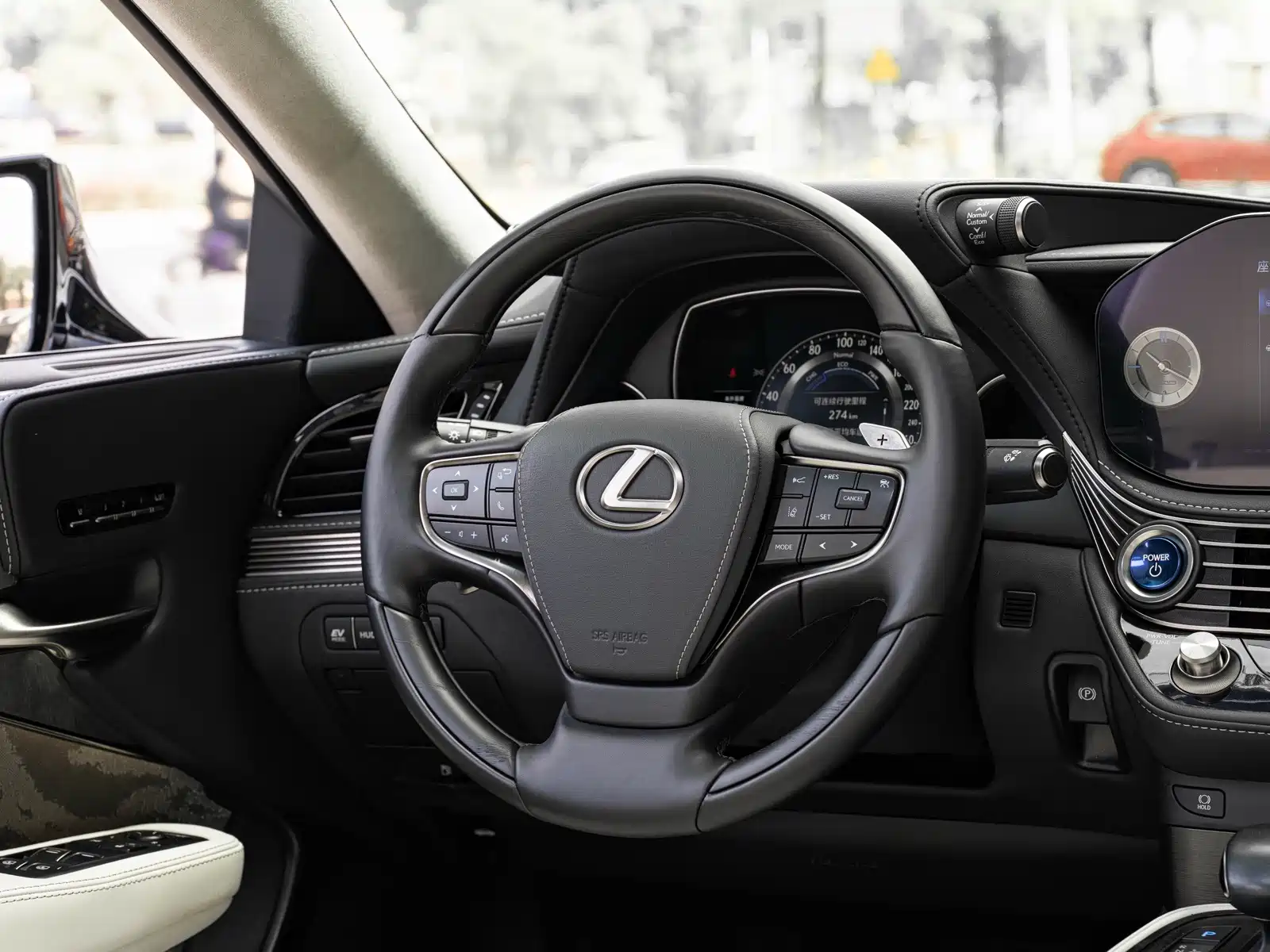 Фото 14 - Lexus LS